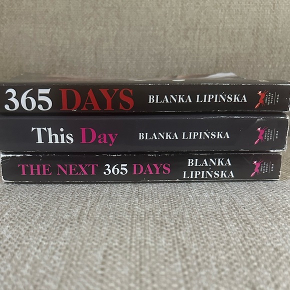 Netflix -365 The Book Series - Picture 3 of 3